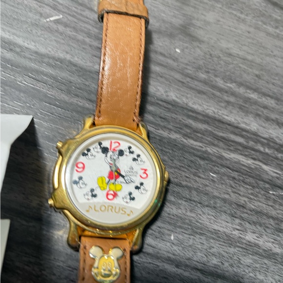 LORUS DISNEY WATCH - Picture 2 of 6